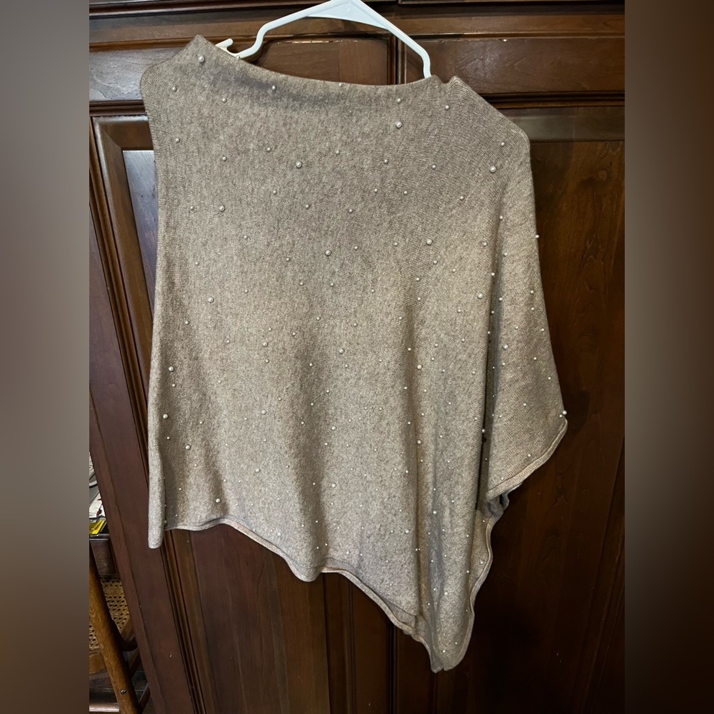 🚨 2 for $15: Tan color cape with pearl detail
